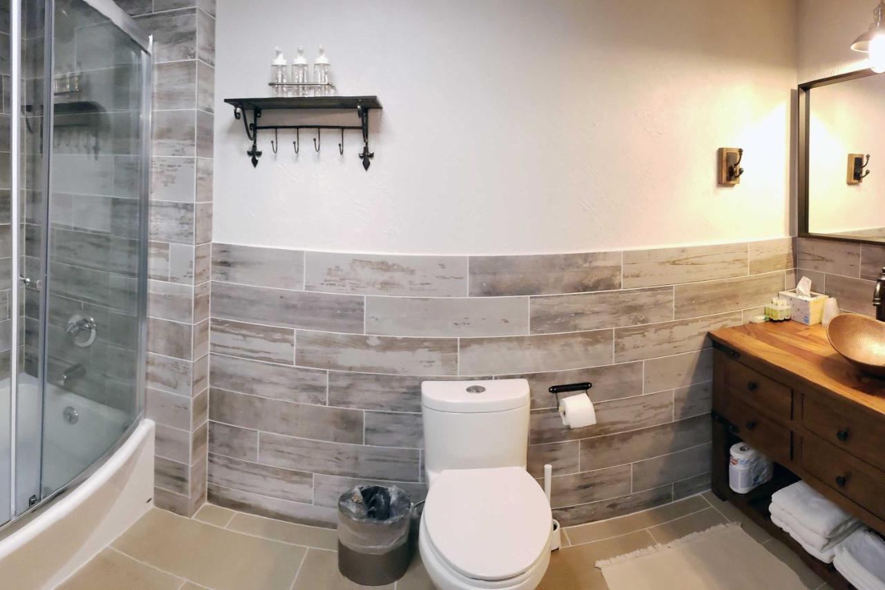Paradise Village Hotel Ashford